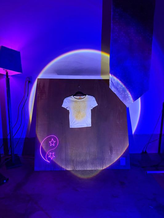 Star Stained Angel Tee - White Daisy XS